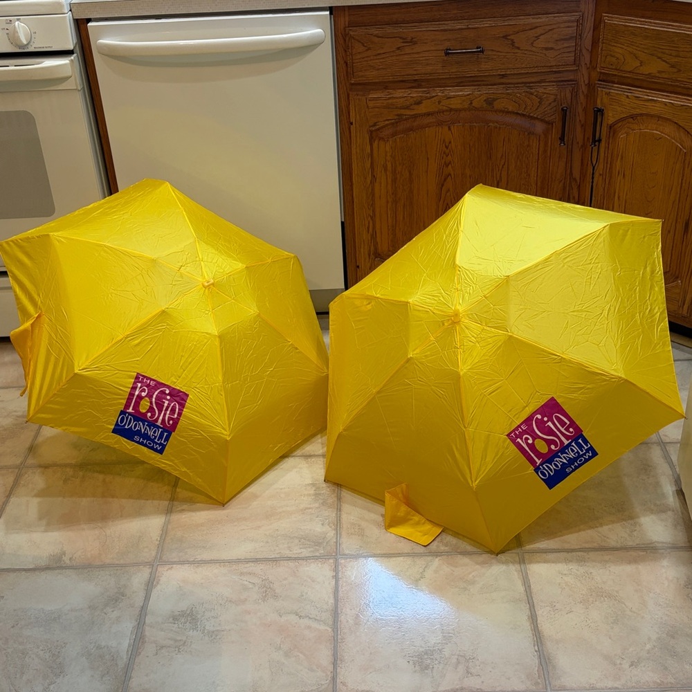 Set of 2 Vintage Rare Rosie O’Donnell Show Umbrellas by Totes - EUC!!  umbrella